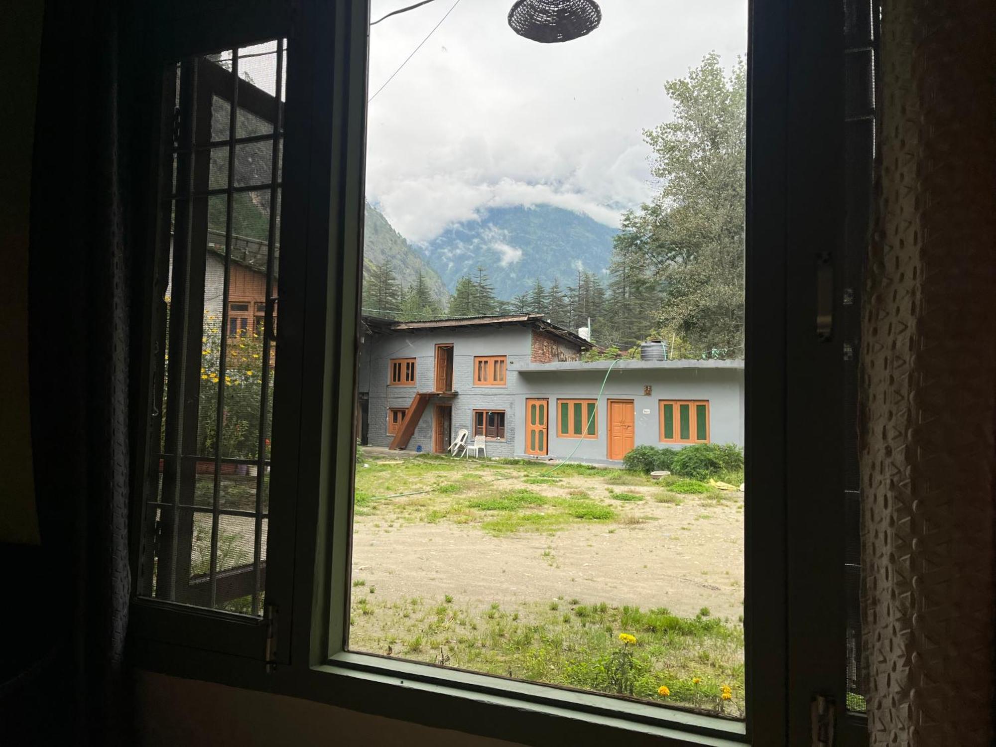 Hotel The Royal Orchard Kasol Exterior foto