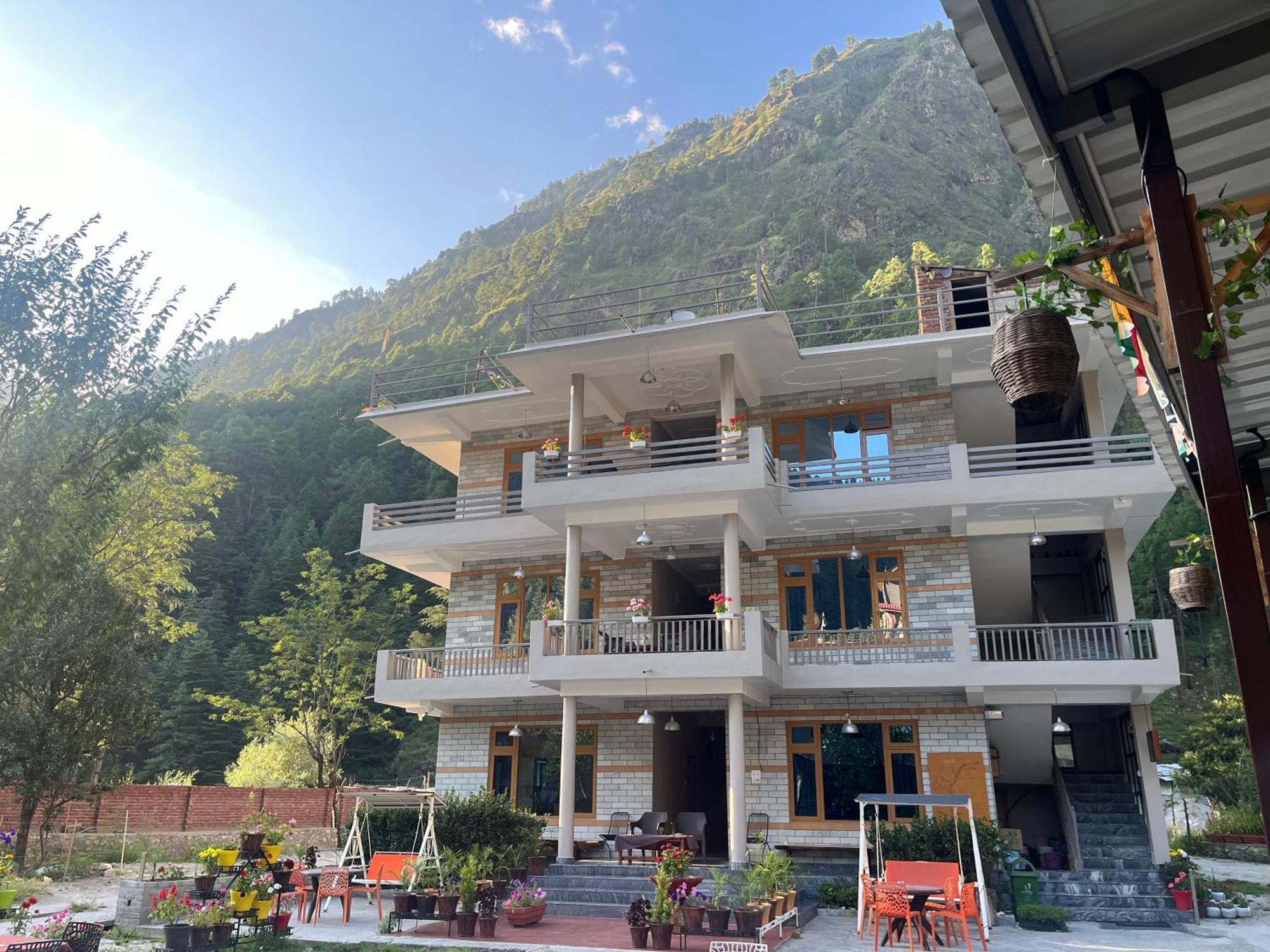 Hotel The Royal Orchard Kasol Exterior foto