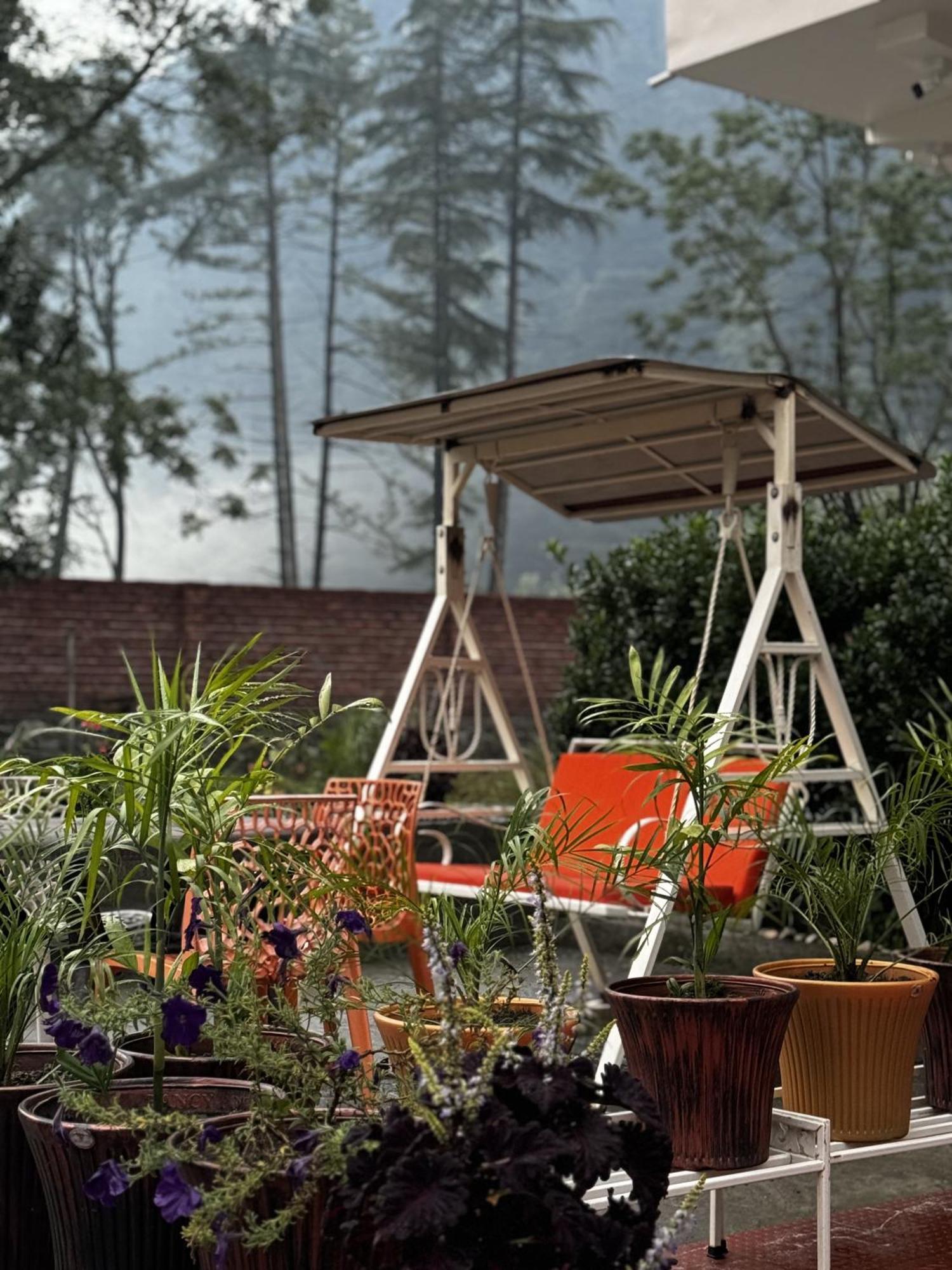 Hotel The Royal Orchard Kasol Exterior foto