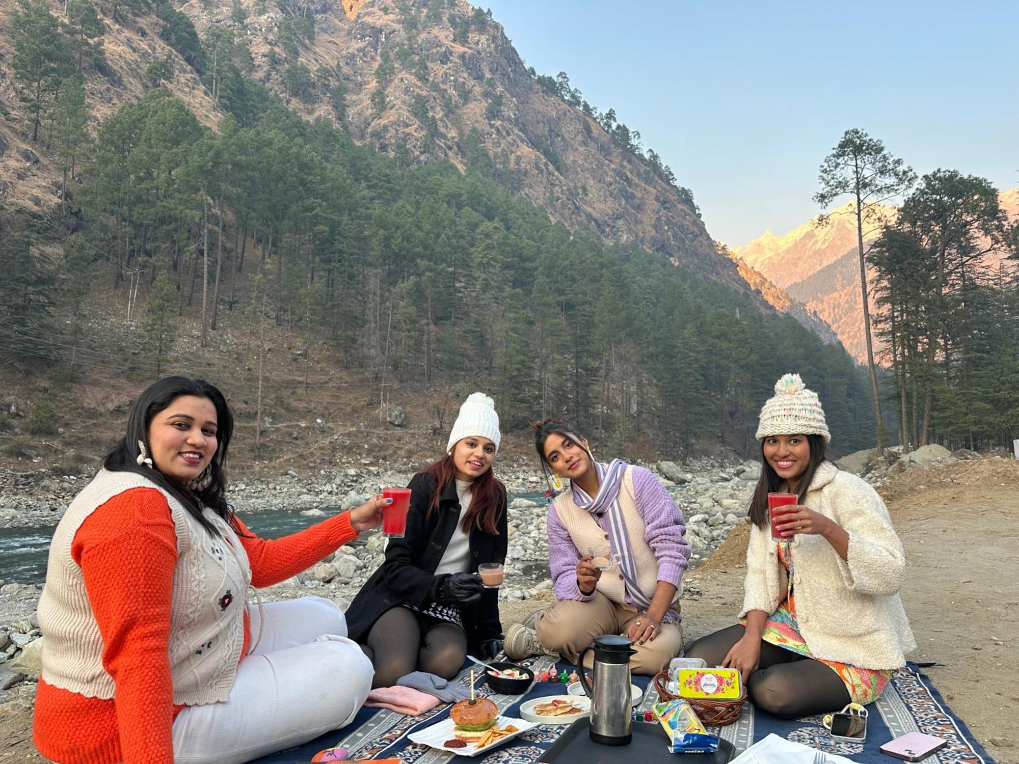 Hotel The Royal Orchard Kasol Exterior foto